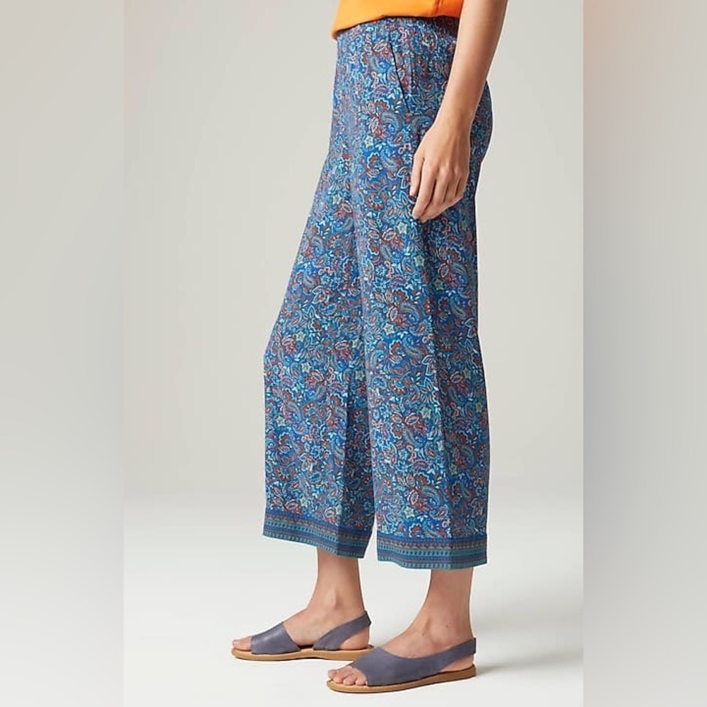 Women’s pants J Jill Silky-Soft Full-Leg Crops small Paisley Floral Beach